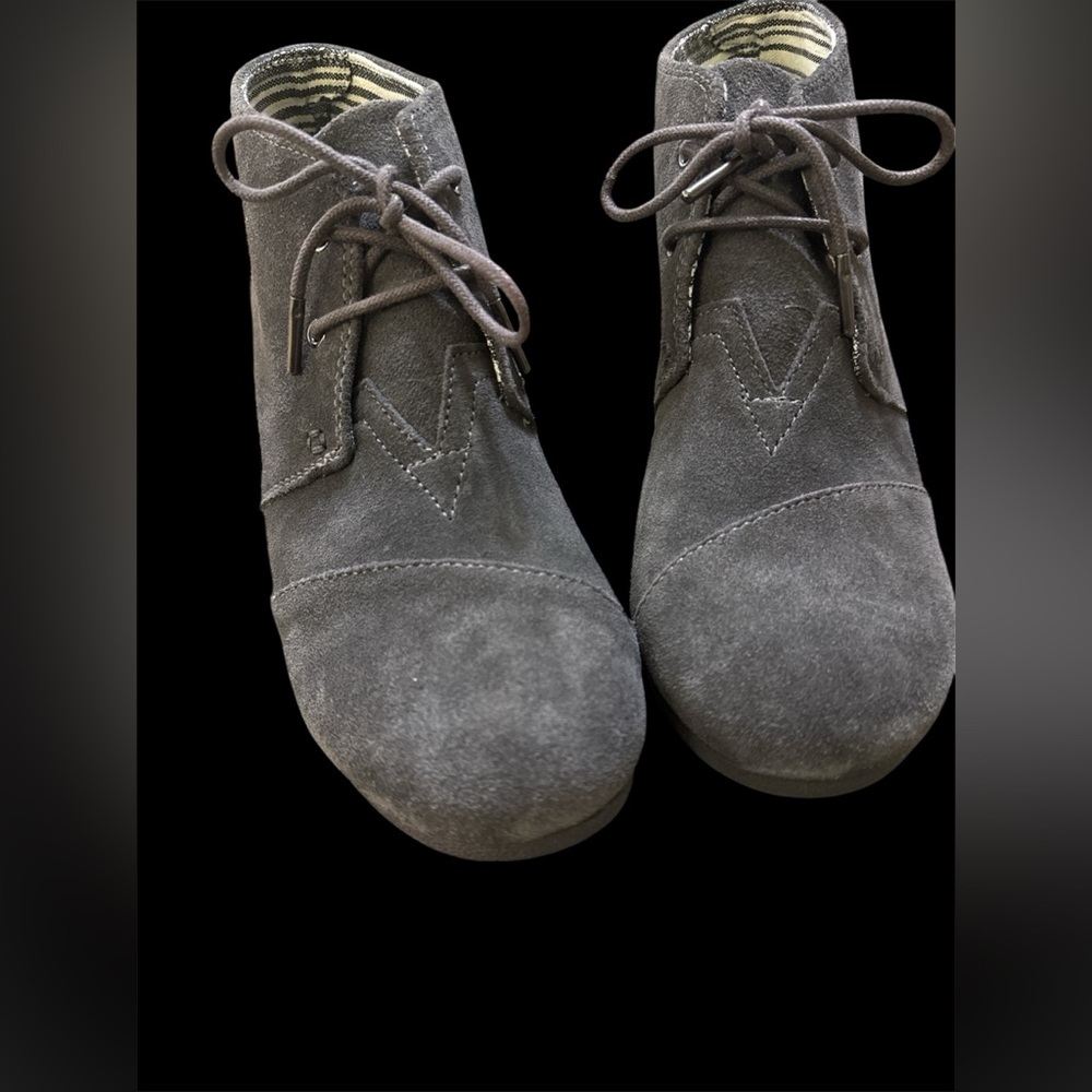 Toms Desert Wedge Ankle Boots Womens 9.5 Gray Suede Leather NEW W/OUT TAGS/BOX
